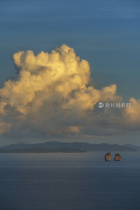 在泰国普吉岛和甲米之间的安达曼海上的岛，Koh Yao Yai的夜景。